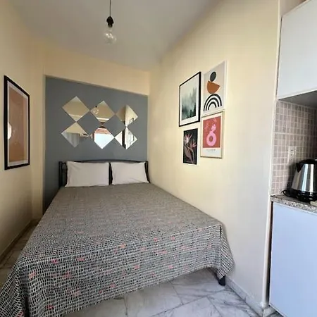 아파트 Tiny Loft In The Heart Of Thessaloniki,17 Square Meters,on The Terrace Of The Building *