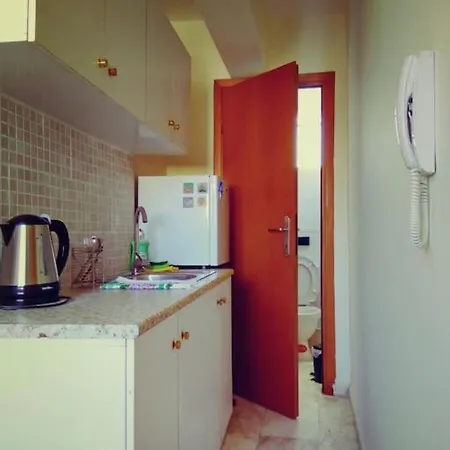Tiny Loft In The Heart Of Thessaloniki,17 Square Meters,on The Terrace Of The Building Apartmán