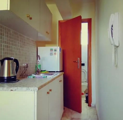 Tiny Loft In The Heart Of Thessaloniki,17 Square Meters,on The Terrace Of The Building Apartmán